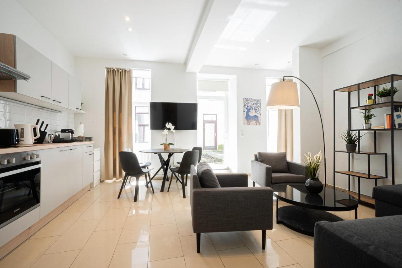 Chic Newly-Renovated Apartment Steps From Subway In Vienna'S Hernals District Екстер'єр фото