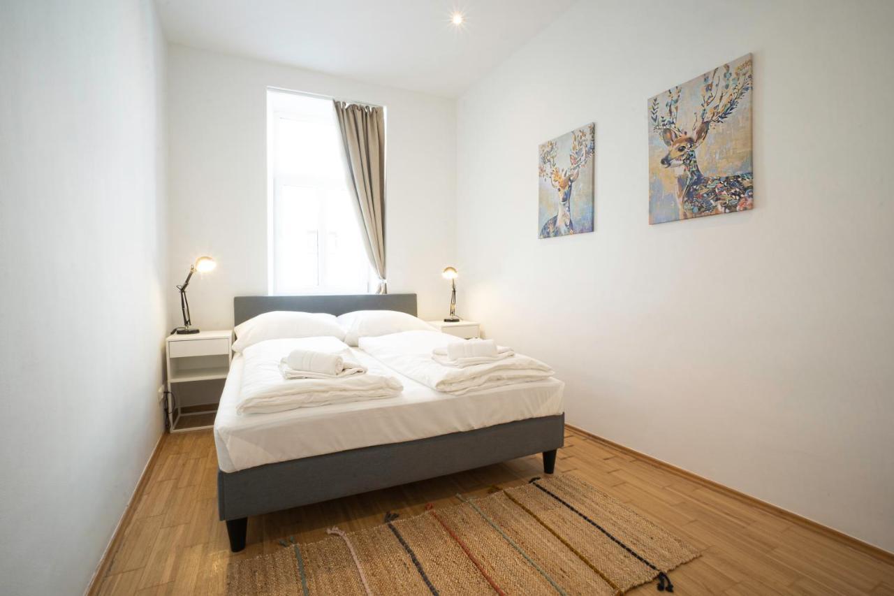 Chic Newly-Renovated Apartment Steps From Subway In Vienna'S Hernals District Екстер'єр фото
