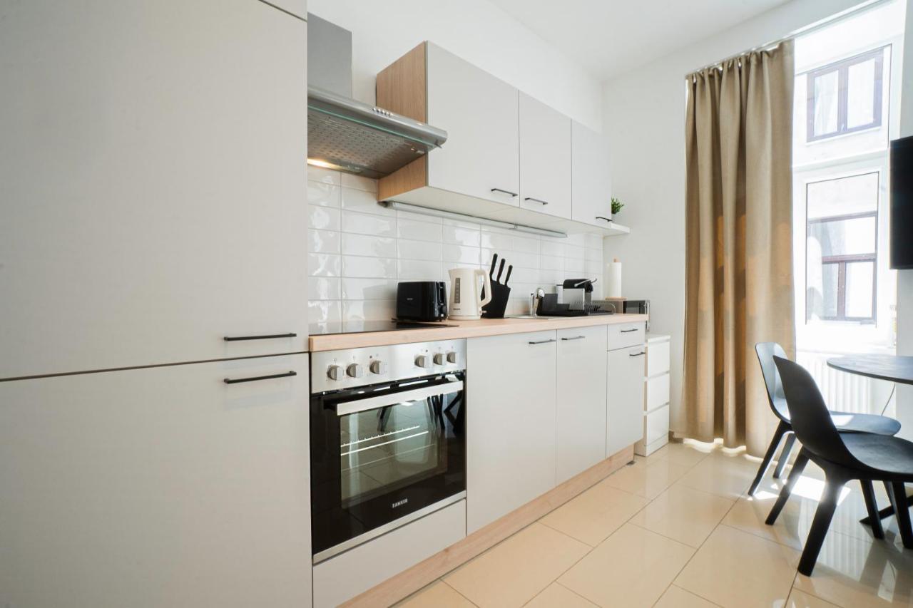 Chic Newly-Renovated Apartment Steps From Subway In Vienna'S Hernals District Екстер'єр фото