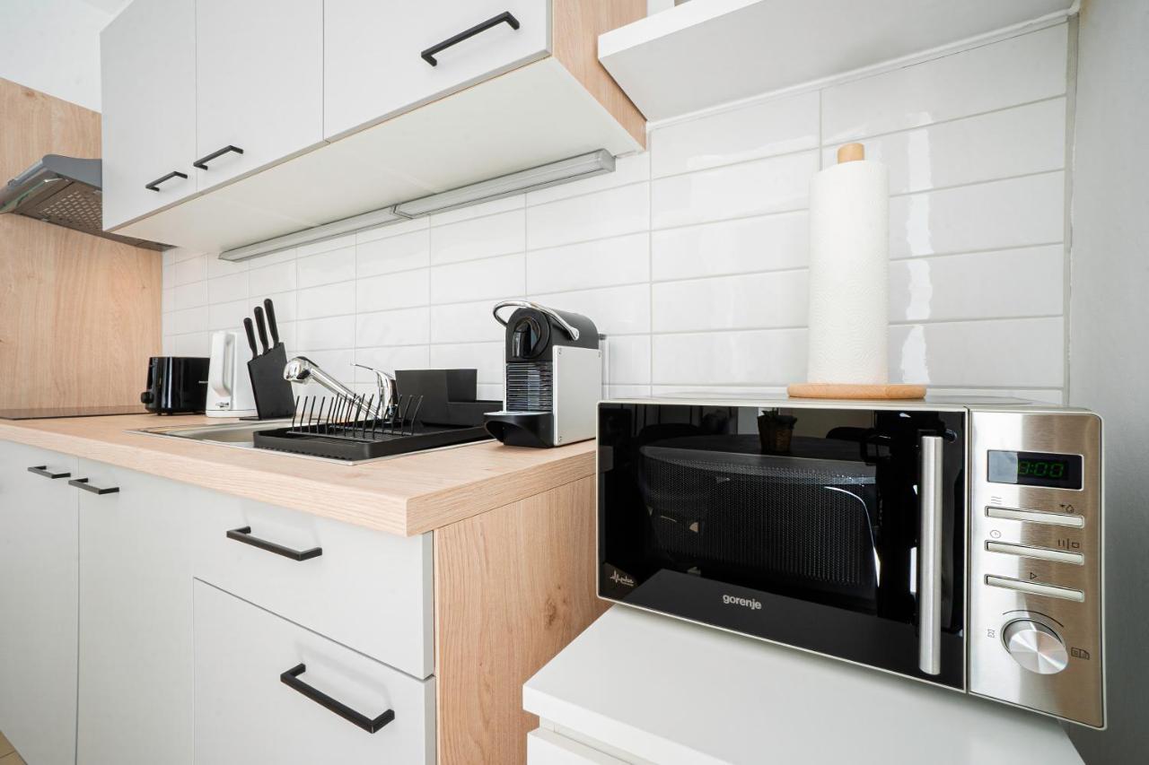 Chic Newly-Renovated Apartment Steps From Subway In Vienna'S Hernals District Екстер'єр фото